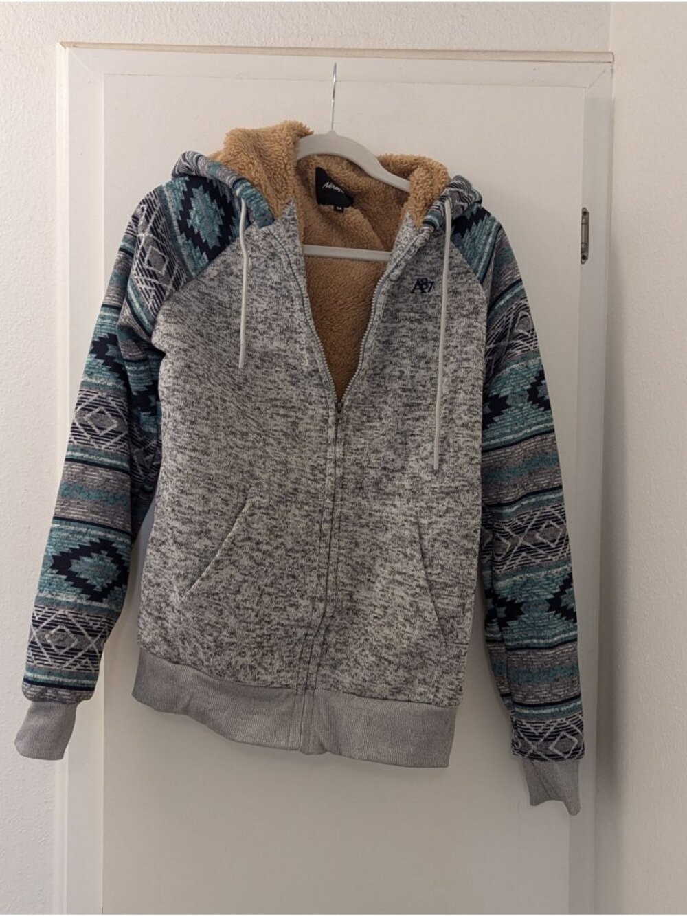 Aeropostale Sherpa-Lined Aztec Sleeve Hoodie Gray/Teal Medium